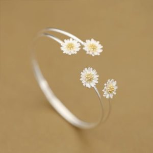 Whimsical Daisy Delight: 925 Sterling Silver Bracelet