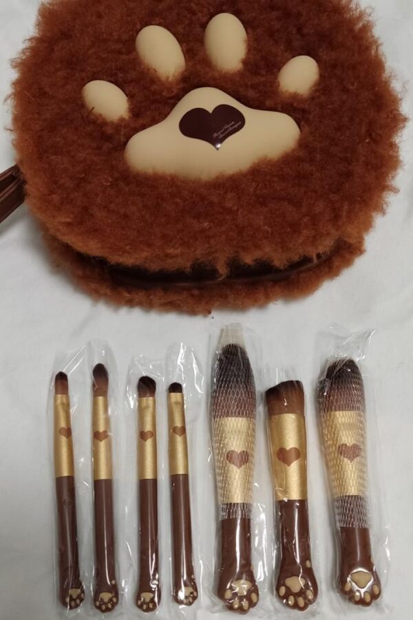 7 Piece Bear Paw Brush Set1